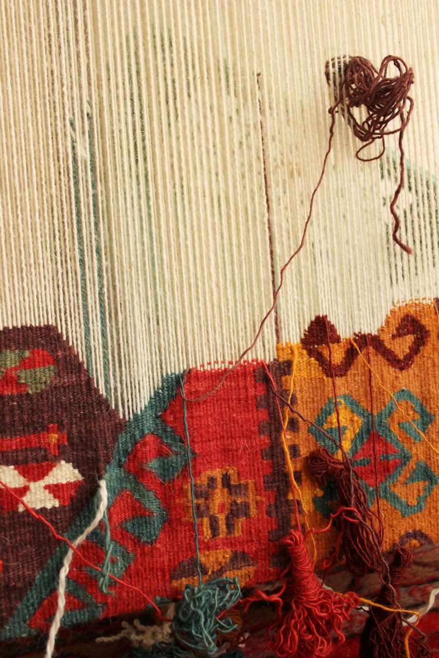 Kazakh tufted and lint-free carpet weaving